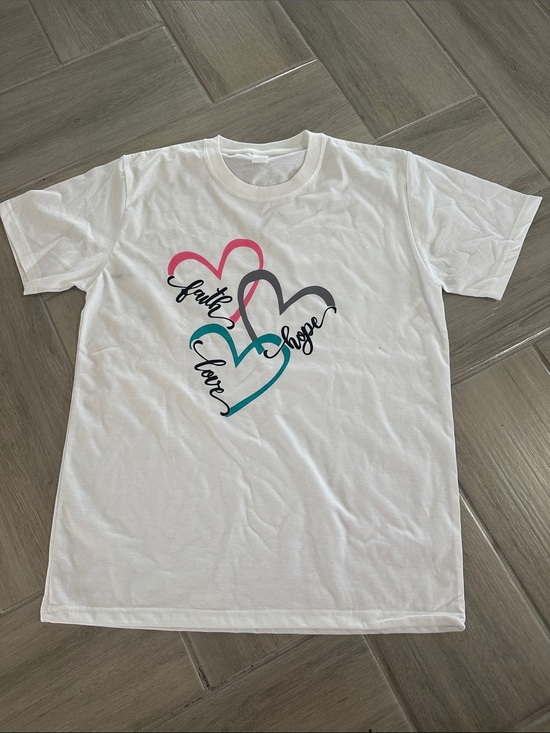 Unk Tops - NWOT White Pink, Gray & Teal Heart Design faith, love, hope